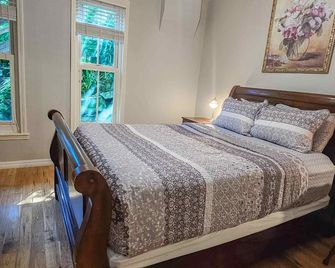 Heart of Historic Downtown, Private Patio, Parking - Eureka Springs - Habitación