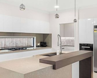 Family-Friendly 4BR with Dual Dining Kid-Friendly - 런콘 - 주방