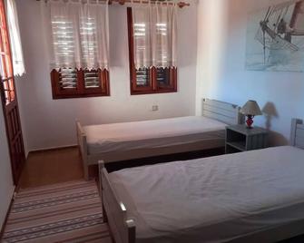 Cosy villa in a big mandarin garden close to seaside - Izmir - Bedroom