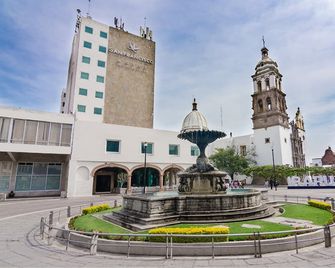 San Francisco Business Class - Irapuato - Budova