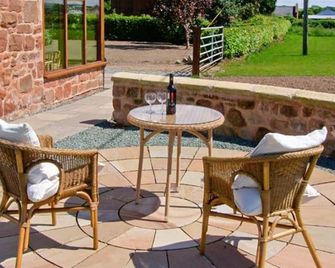 Byre Cottage, Nesscliffe - Burlton - Patio