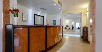 Hotel Corte Ongaro - Verona - Front desk