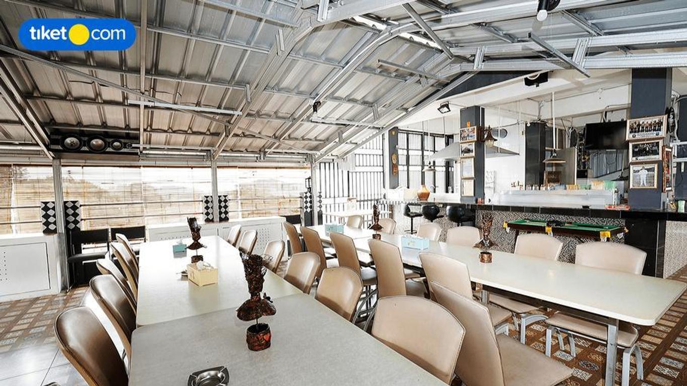 Hotel Salon Fora & Longhill Cafe Fora