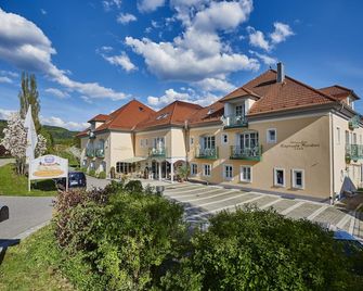Akzent Hotel Bayerwald-Residenz - Neukirchen bei Bogen - Будівля