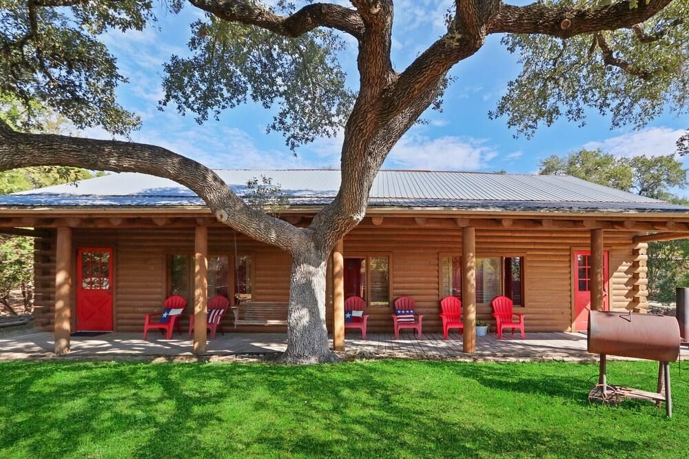 Resort Suite Across the Street from Market Days - Sleeps 4! - Wimberley - Patio