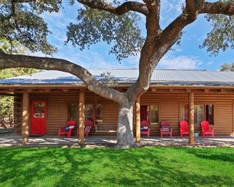 Resort Suite Across the Street from Market Days - Sleeps 4! - Wimberley - Patio