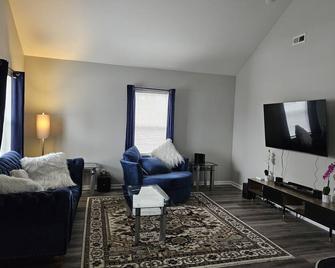 New 3bd Home Near Downtown Indy - Indianapolis - Living room