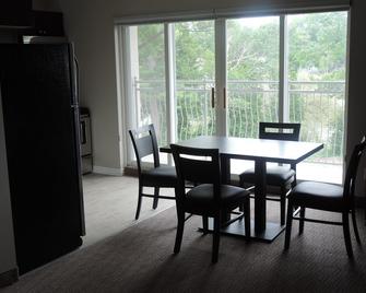 Wasaga Riverdocks Hotel Suites - Wasaga Beach - Essbereich