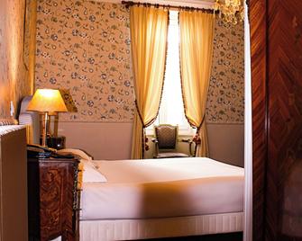Hotel La Villa Fleurie - Beaune - Bedroom
