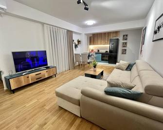 Corner penthouse apartment in the centar of Skopje - Skopje - Living room