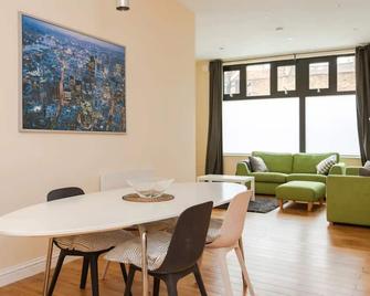 Stylish 2 Bedroom Apartment in Greenwich - London - Dining room