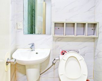 Collection O 1318 Residences University Belt Metro Manila - Manila - Bathroom