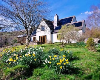Holiday Home in Mid Wales with Countryside Views - Llanidloes - Building