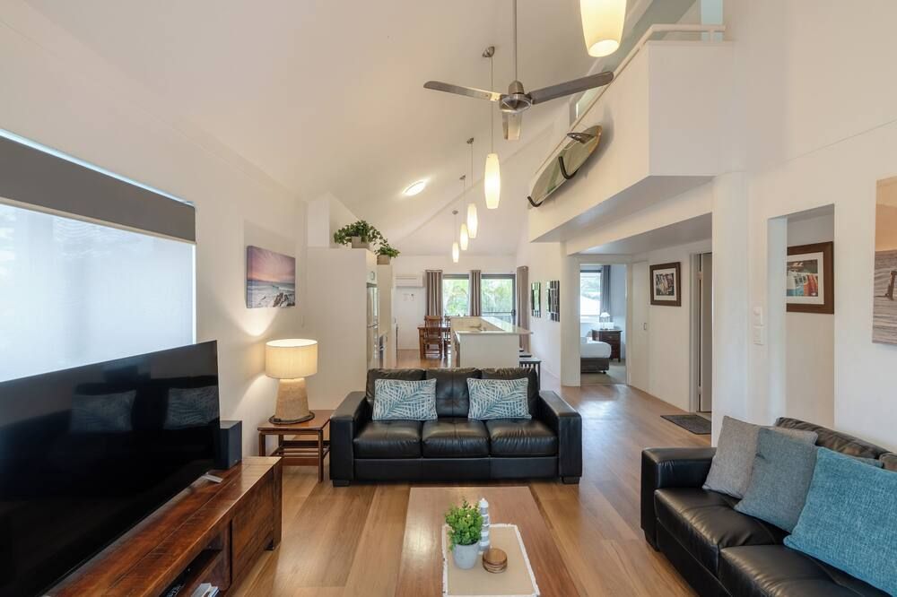 شقق أوتريجر باي - بيرون باي - غرفة معيشة