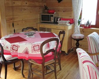 Gites Les Lupins avec Sauna et petit déjeuner inclus 2 a 4 personnes - Geishouse - Essbereich