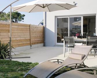 Awesome home in Saint Germain sur Ay with kitchen - Saint-Germain-sur-Ay - Patio