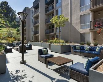 Lovely 2bedroom 2bathroom with two jacuzzi’s pool available - Los Ángeles - Patio