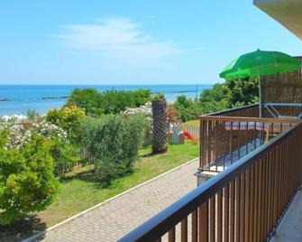 b&b Villa Eugenia - Campofilone - Balcón