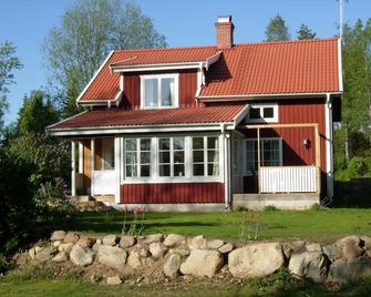Harabygget - charming red\/white house close to nature - Sävsjö - Edificio