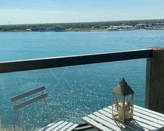 One Bedroom Condo With Amazing View Of The St.Clair River - Sarnia - Balcony
