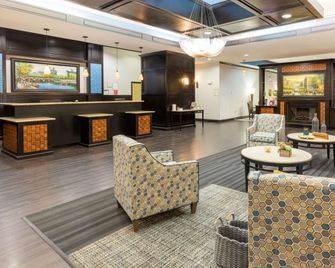 La Quinta Inn & Suites by Wyndham Mt. Pleasant - Mount Pleasant - Lobby
