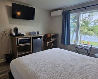 Waterfront Motel-Mountain Views-Direct Atv Access - Greenville - Bedroom