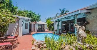 Honeypot Guesthouse - Umhlanga - Bể bơi