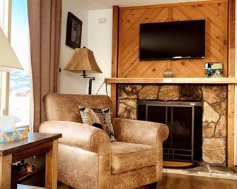 Quiet - Comfortable - Clean - Accommodation for 4 - Only minutes from YNP - West Yellowstone - Huiskamer