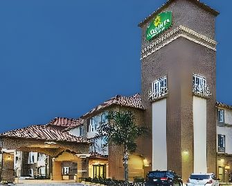 La Quinta Inn & Suites by Wyndham Houston Hobby Airport - Houston - Edificio