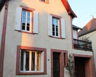 The House Of Helene Val De Besbre Near Le Pal - Jaligny-sur-Besbre - Edificio