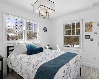 Summer Rental -4 Minutes to East Matunuck Beach. Walk to Matunuck Oyster Bar - South Kingstown - Schlafzimmer