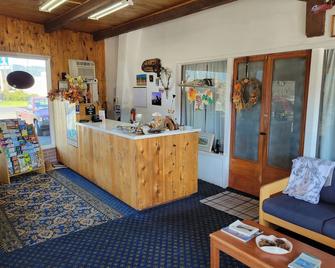 The Ranch Motel By OYO Oakland I-5 - Oakland - Front desk