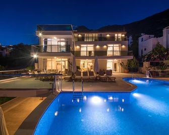 6 bedroom big villa for rent in kalkan - Kalkan - Pool