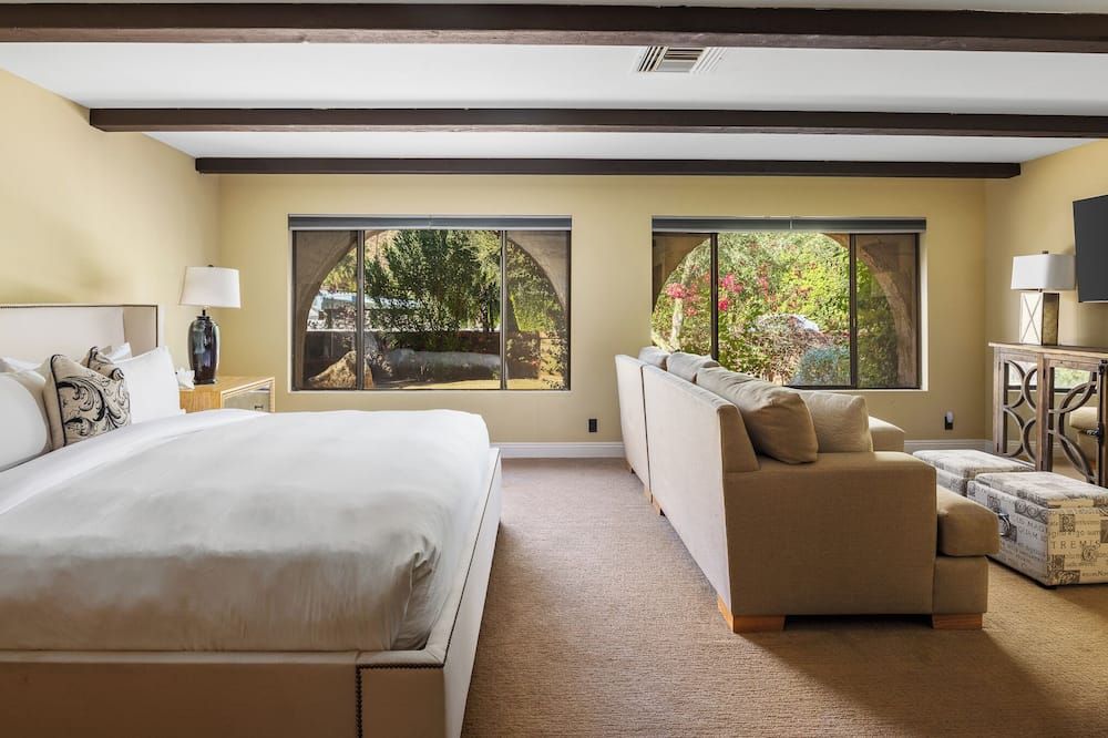 Incredible Old Las Palmas location, a 4000 Sq Ft Beautiful home - بالم سبرينغس - غرفة نوم