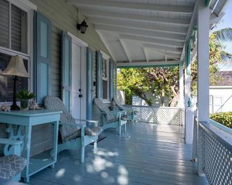 Watercolor Home - Dunmore Town - Balcony