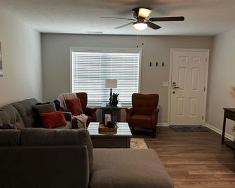 821 Gregg St. 2 Bed Apt Fully Furnished - Washington - Huiskamer