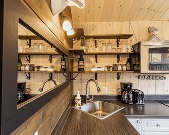 Chalet le Coyote Lac, Micro Ferme, Sentier Du Domaine, Vue Sur Les Monts, Idéal 2 4 Personnes - Saint-Philémon - Cuisine