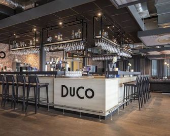 Getaway to Comfort with Restaurant, and Free Parking, Near Museum Jan Cunen - Oss - Bar