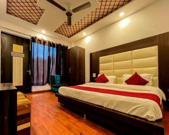 Hotel Dalhousie Grand - Dalhousie - Bedroom