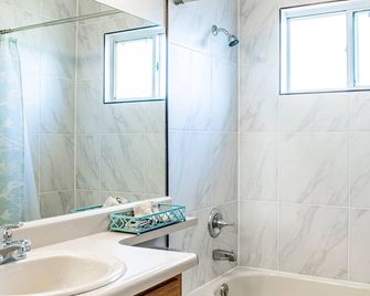 Pet Friendly: Cozy Getaway, Centrally Located - Colorado Springs - Bad
