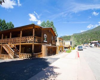 Sitzmark Sports Lodge - Red River - Building