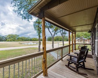 Vineyard Trail Cottages- Adults Only - Fredericksburg - Balkon