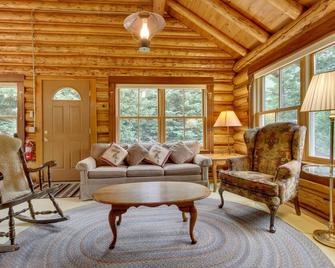 Creekside Silver Gate Getaway w/ Fireplace! - Silver Gate