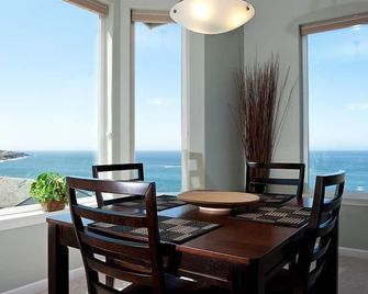 Keystone Vacation Rentals-Ocean View Condos - Depoe Bay - Dining room