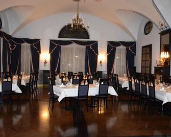 Hotel Goldener Hirsch - רוטה - מסעדה
