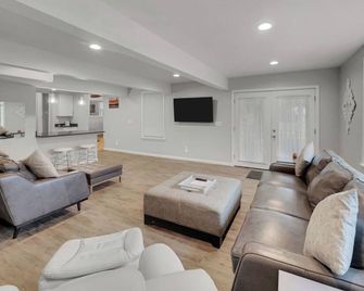 Glen Lake Sunset Escape - Queensbury - Soggiorno