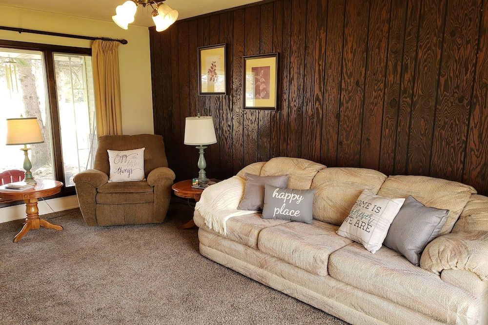 House on 5th - East Jordan - Sala de estar