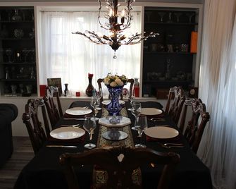 Beautiful House! 15min away from Wisconsin Dells, Skiing Resorts and Devils lake - Baraboo - Jadalnia