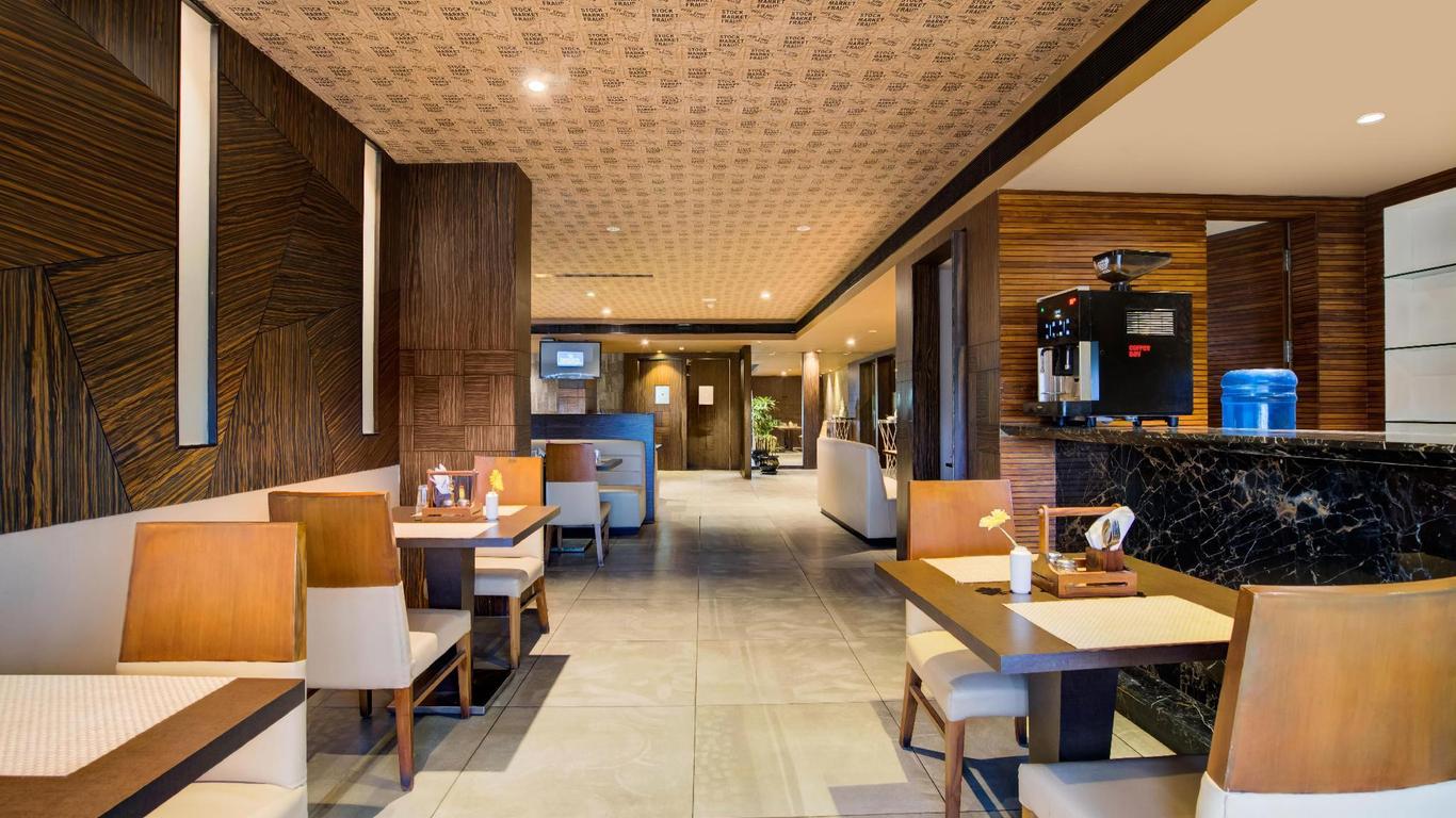 Voyage Milestone Hotel & Banquet
