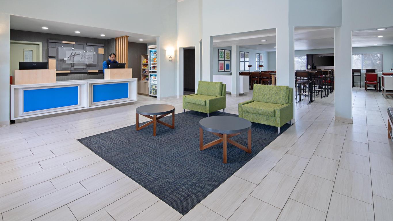 Holiday Inn Express & Suites Watsonville